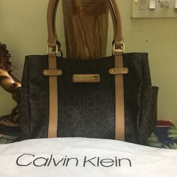 Authentic Calvin Klein coated PVC signature tote bag - Picture 3 of 15